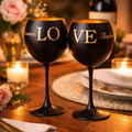 Personalisierte schwarze Weingläser 2er Set – Namensgravur, die Geschenkidee zum Valentinstag oder Hochzeitstag