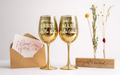 Geschenkset goldene Weingläser mit Geschenkverpackung, Blumenhalter und Karte