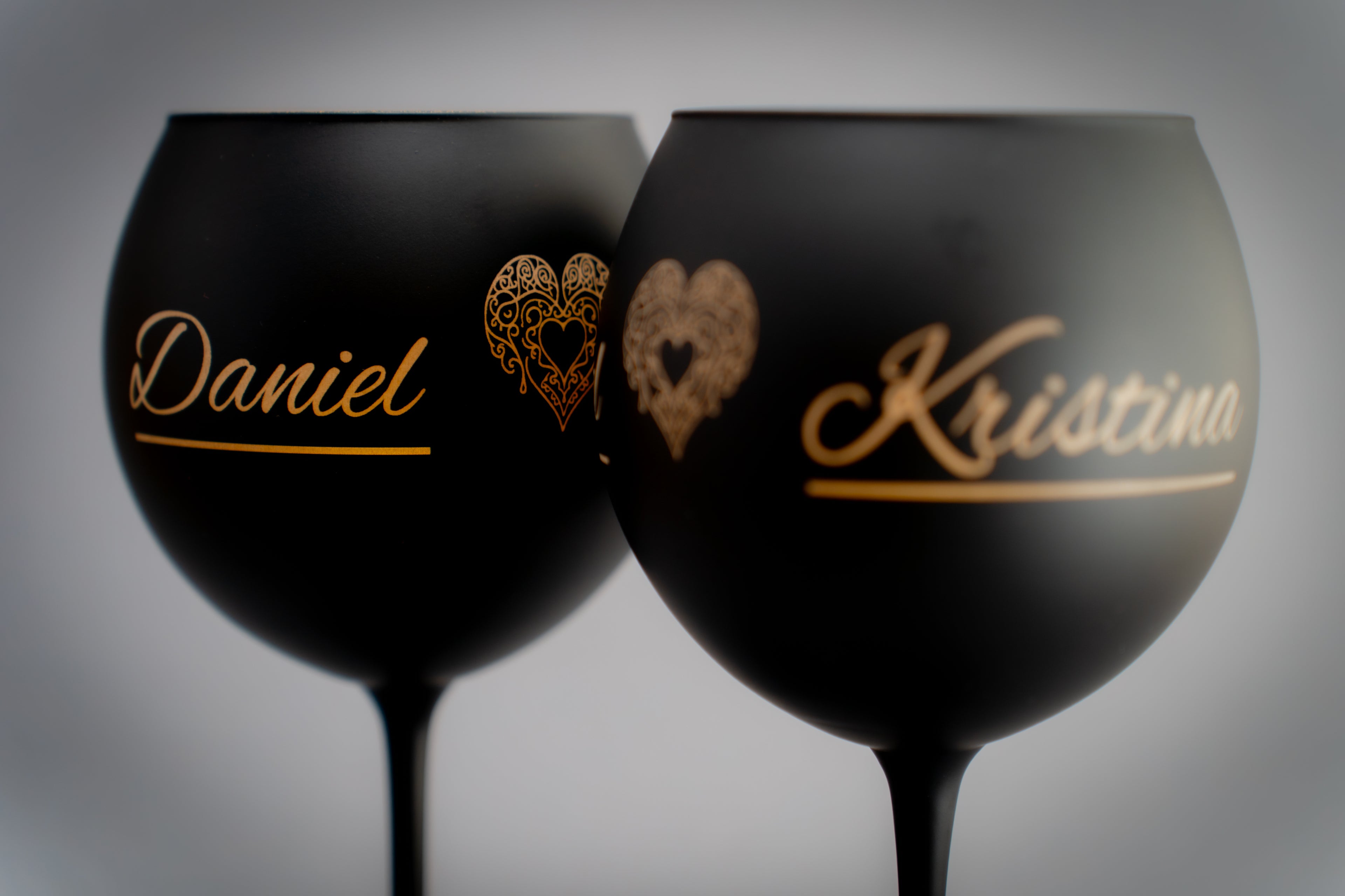 Personalisierte schwarze Weingläser 2er Set – Namensgravur