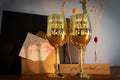 Geschenkset goldene Weingläser mit Geschenkverpackung, Blumenhalter und Karte