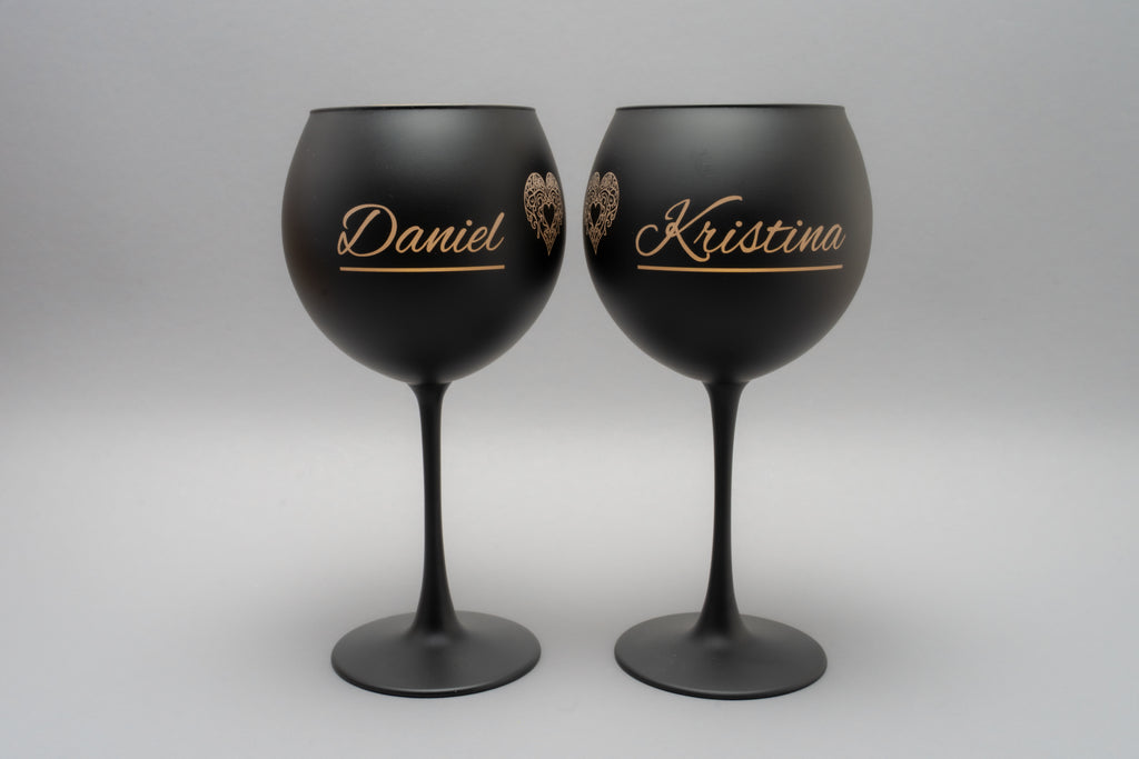 Personalisierte schwarze Weingläser 2er Set – Namensgravur